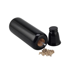 ชุดเครื่องบดพริกไทยและเกลือทำจากไม้ดีไซน์ขวดคม - Product Image 5