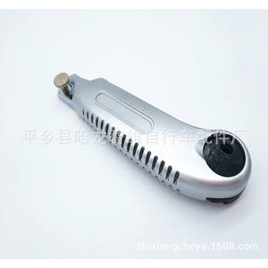 Cuchillo Multiusos con Hoja de Acero Inoxidable, 5 Cuchillas Incluidas, Herramienta Multiusos para Cortar, Empacar y Desempacar - Product Image 3