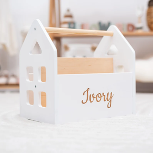 Étagère à livres en bois personnalisée en forme de maison pour la chambre des enfants, organisateur de livres pour bébé avec personnalisation du nom et design avec poignée - Product Image 1