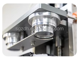 Machine <span class=keywords><strong>de</strong></span> remplissage semi-automatique haute précision pour huiles et jus, pour bouteilles avec emballage en papier et en bois, machine compacte pour <span class=keywords><strong>fond</strong></span> <span class=keywords><strong>de</strong></span> <span class=keywords><strong>teint</strong></span> cosmétique - Product Image 4