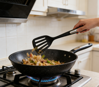 Spatule en nylon résistant à la chaleur, spatule de cuisine antiadhésive de qualité alimentaire avec poignée en TPR pour wok de cuisine