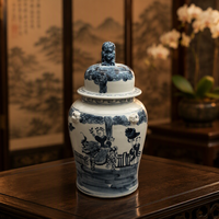Vase de table en porcelaine bleue et blanche, peint à la main, de style traditionnel chinois, avec des motifs figuratifs, antique, en forme de pot à gingembre avec des têtes de lion