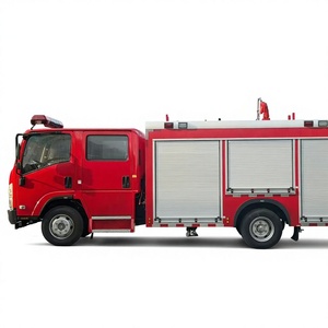 Camion de pompiers Isuzu 4x2 avec réservoir d'eau de 6300 litres, utilisé pour les opérations de lutte contre les incendies municipales, les incendies industriels, les secours et les véhicules d'urgence. - Product Image 1