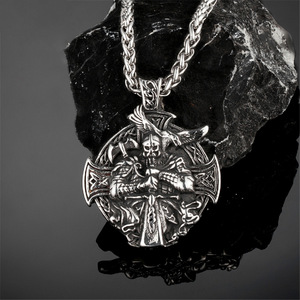 Collar de Hombre con Colgante de Cuervo Vikingo Nórdico, Diseño de Cruz de Acero Inoxidable, 60 cm, Joyería de Regalo - Product Image 1
