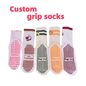 Chaussettes de Pilates personnalisées pour femmes avec grip antidérapant, chaussettes de yoga mi-mollet pour barre, chaussettes antidérapantes adhérentes pour hôpital - Product Image 4