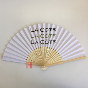 Cadeaux de souvenirs de mariage de papier de bande <span class=keywords><strong>dessin</strong></span>ée souvenir ventilateur tenu <span class=keywords><strong>dans</strong></span> <span class=keywords><strong>la</strong></span> <span class=keywords><strong>main</strong></span> - Product Image 4