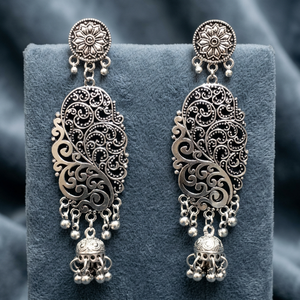 Pendientes Jhumka de Plata Oxidada Hechos a Mano con Filigrana, Joyería Tradicional Étnica para Fiestas - Product Image 2
