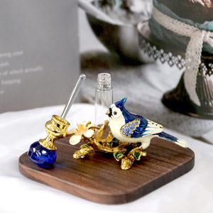 Botella de fragancia dorada de pájaro de abeja de metal de 4ml perfume de vidrio retro botella vintage elegante decorativa de estilo europeo - Product Image 1