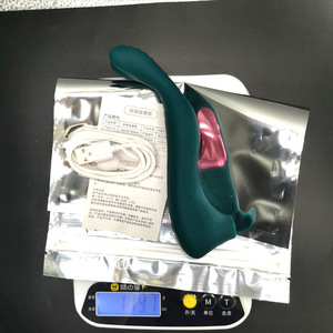 Bâton de massage Edya rose rouge sans fil rechargeable à commande par bouton pour femmes, jouets pour adultes - Product Image 6