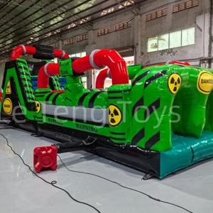 Pista de Obstáculos Inflable Personalizada con Área de Brincos y Accesorio de Tobogán - Product Image 4