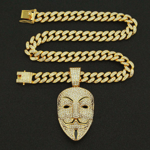 สร้อยคอจี้หน้ากากสไตล์ฮิปฮอปสุดเท่ ขายดี รูปทรงเรขาคณิต โลหะผสมชุบทอง/เงิน สร้อยคอผู้ชาย เครื่องประดับแฟชั่น ขายส่ง - Product Image 1