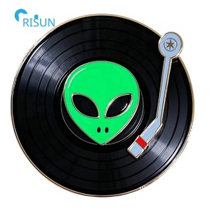 Pin de esmalte de vinilo personalizado para grabar música, alfiler de solapa de vinilo personalizado, estilo Retro - Product Image 2