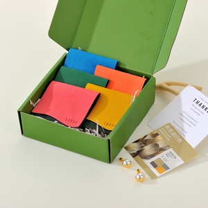 Pochettes en suède synthétique et microfibre bicolores pour bijoux, emballage personnalisé, présentoir à bijoux, pochettes enveloppe en faux suède – Vente en gros - Product Image 4