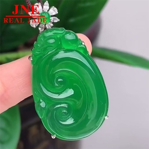 Colgante de <span class=keywords><strong>Jade</strong></span> Natural de Myanmar Tipo A con <span class=keywords><strong>Oro</strong></span> de 18K e Incrustaciones de Diamantes, Verde Intenso como Hielo, Amuleto de la Suerte, Delicado y Elegante - Product Image 4