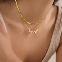 Collier en acier inoxydable plaqué or 18 carats, pendentif géométrique classique en zircon blanc pour femmes