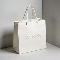 Sacs shopping personnalisés en papier couché crème, sacs cadeaux de luxe avec pelliculage mat, logo personnalisé en feuille d'or, poignée en ruban, papier robuste