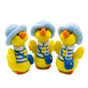 Sac à main en feutre artisanal, écologique, en forme de petit canard bleu, style dessin animé, pour décoration intérieure de Noël - Product Image 1
