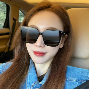 Gafas de Sol Modernas para Mujer, de Alta Gama, Resistentes a los Rayos UV, Protección Solar - Product Image 1