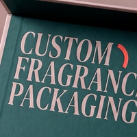 Boîte à parfum rigide de luxe personnalisée de style livre rose magnétique avec doublure en éponge réutilisable et deux flacons vaporisateurs de voyage