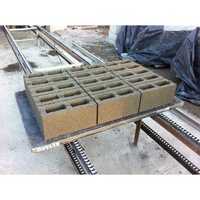 Briques creuses semi-automatiques QT4-24 de blocs de béton de ciment faisant la vibration de plate-forme de machine de bloc de verrouillage du Brésil