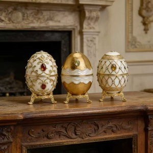 Vente en gros usine : Boîte à bijoux œuf Fabergé en métal plaqué or, ornée de strass colorés, figurine mascotte de Pâques, exquise et élégante - Product Image 4