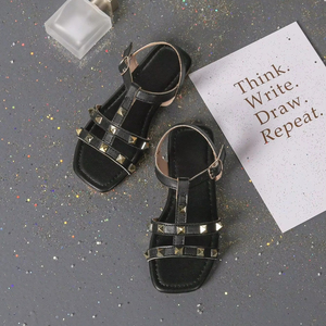 Sandalias Planas de Moda para Niñas con Tiras de Remaches Multicolor y Hebilla, Punta Cuadrada - Product Image 2