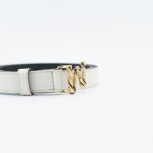Cinturón de Cuero Blanco Granulado para Mujer con Hebilla de Estrás Dorado Trenzado - Product Image 3