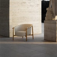 Fauteuil individuel de luxe léger sur mesure, fauteuil lounge, pouf, avec dossier et accoudoirs en cuir pleine fleur et structure en bois massif