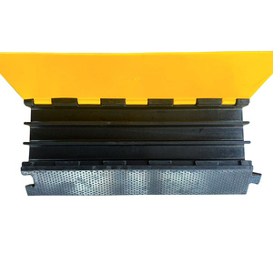 Heavy Duty 3 canaux PVC Trunking caoutchouc plastique câble protecteur couverture ralentisseurs chaussée chemin de câbles plancher ralentisseurs - Product Image 4