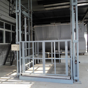 <span class=keywords><strong>Platform</strong></span> pengangkat kargo hidrolik 1500KG 15 ton <span class=keywords><strong>Lift</strong></span> kargo baja mangan rel utama kapal dek baja pengangkat barang vertikal - Product Image 6