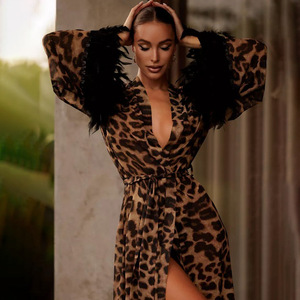 Venta caliente Impresión digital Sexy Leopardo Floral Batas Mujeres Señoras Elegantes Batas Albornoz para mujeres con plumas - Product Image 3