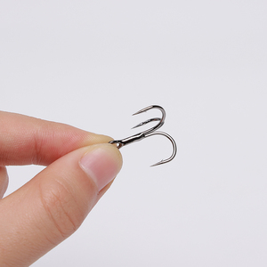 Anzuelos triples clásicos <span class=keywords><strong>de</strong></span> acero con alto contenido <span class=keywords><strong>de</strong></span> carbono - Anzuelos <span class=keywords><strong>de</strong></span> pesca fuertes y duraderos con púas - Product Image 5