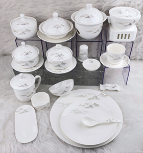 Juego de vajilla de lujo de porcelana fina 45% de alto contenido de calcio con diseño de montaña al estilo de la pintura china, con borde dorado a mano, para hotel, banquete, boda - Product Image 1