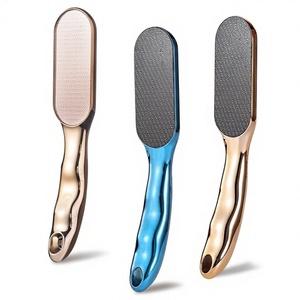 Râpe manuelle pour pieds, éliminateur de callosités, brosse à talons, double usage humide et sec, outil de pédicure à domicile, vente en gros fabricant - Product Image 1