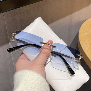 Diseñador <span class=keywords><strong>de</strong></span> marca clásica UV400 Shades Coloful Gradient Glasses 2024 Marco cuadrado sin montura Ocean Lenses Mujeres Gafas <span class=keywords><strong>de</strong></span> sol - Product Image 2