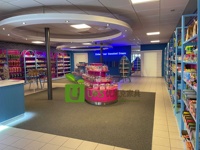 Mobilier sur mesure pour confiserie, présentoirs complets pour l'intérieur de la confiserie, comptoirs d'accueil à LED, kiosque de vente au détail pour confiserie