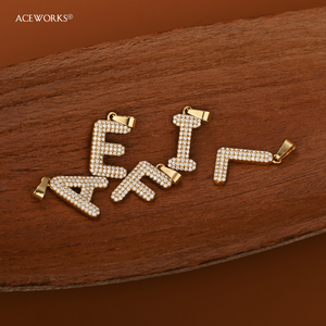 Colgante de Letra con Incrustaciones de Diamantes |   Charm Inicial del Alfabeto en Acero Inoxidable PVD con Circonitas Completas |   Impermeable, Hipoalergénico y Resistente al Deslustre - Product Image 6
