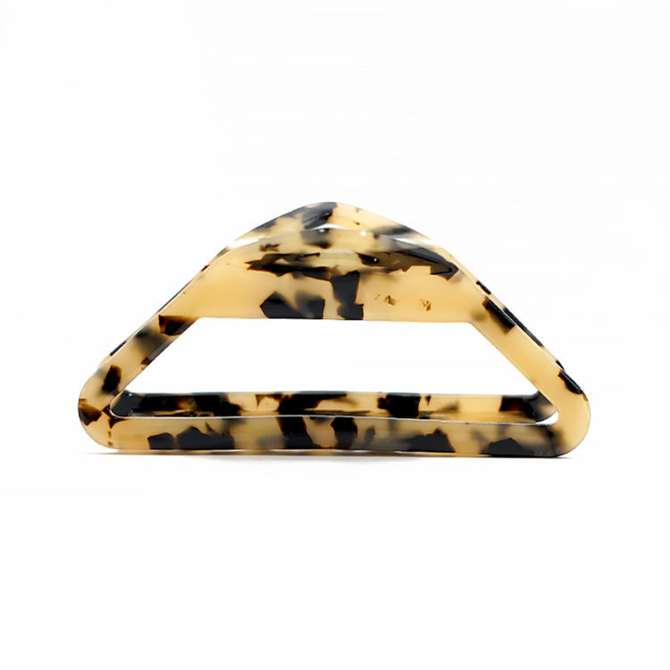 น้ำตาลอ่อน