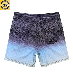 Shorts de plage pour hommes personnalisés, protection solaire, vente en gros, extensibles dans 4 directions, imprimés par sublimation, shorts de bain, shorts de sport, vêtements de plage - Product Image 2