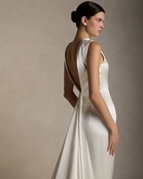 Robe de mariée sirène en satin sans manches à col montant LM R12, simple et élégante, ajustée, avec traîne longue amovible pour mariage