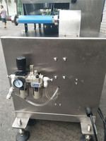 Machine de fabrication de pâtisserie, pour arrosage de blancs d'œuf et de sésame