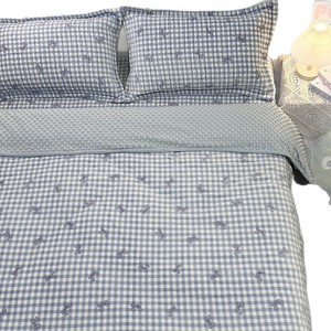 Set Copripiumino in Velluto Latte Autunno/Inverno a Quattro Pezzi, Misura Matrimoniale, con Copripiumino Trapuntato a Pois e Lenzuolo con Angoli, Non Imbottito - Product Image 5