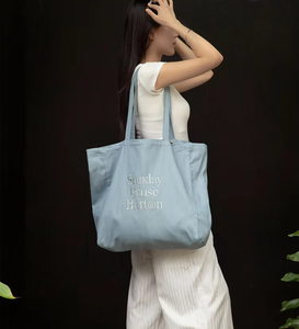 Bolsa de Mano Personalizada con Logotipo, Sostenible, Ecológica, Reciclada, de Algodón Orgánico Negro Regenerativo, Minimalista, de Color Sólido - Product Image 3