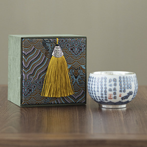 Taza de té de porcelana china hecha a mano con diseño de Sutra del Corazón y Loto, caja de regalo redonda con baño de plata 999 para la ceremonia del té - Product Image 1