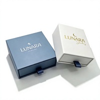Boîte à bijoux en carton coulissante avec logo personnalisé, boîte cadeau rigide de luxe pour le rangement des bagues, des colliers et des boucles d'oreilles