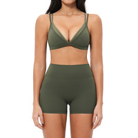 Ensemble 2 pièces Aoyema pour femme : Haut de sport effet seconde peau à coupe triangulaire et short de yoga anti-transpiration