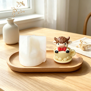 Precioso molde de silicona diseñado como un ternero recién nacido dentro de una taza de té para manualidades DIY - Product Image 3