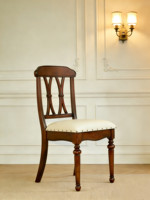 Chaise de salle à manger vintage en bois massif, dossier ajouré, siège rembourré décoré de rivets, chaise d'appoint rétro style ferme pour la maison et la salle à manger
