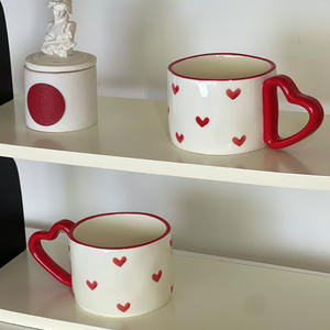 लेली का नया आगमन रचनात्मक हाथ से तैयार लाल दिल के आकार का सिरेमिक मग - Product Image 1