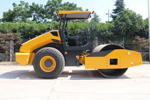 High Performance 6611E 11 Ton Single Drum Vibratory Road Roller <b>Compactor</b> With Greater Excitation Force - Product Image 4